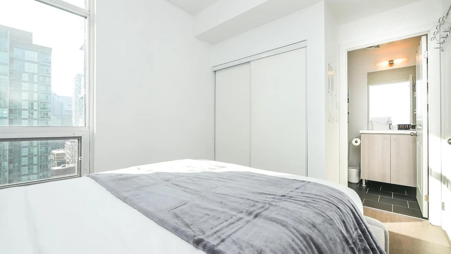 Epic 2Br Condo W/ Panoramic Cn Tower/City View Toronto Canada