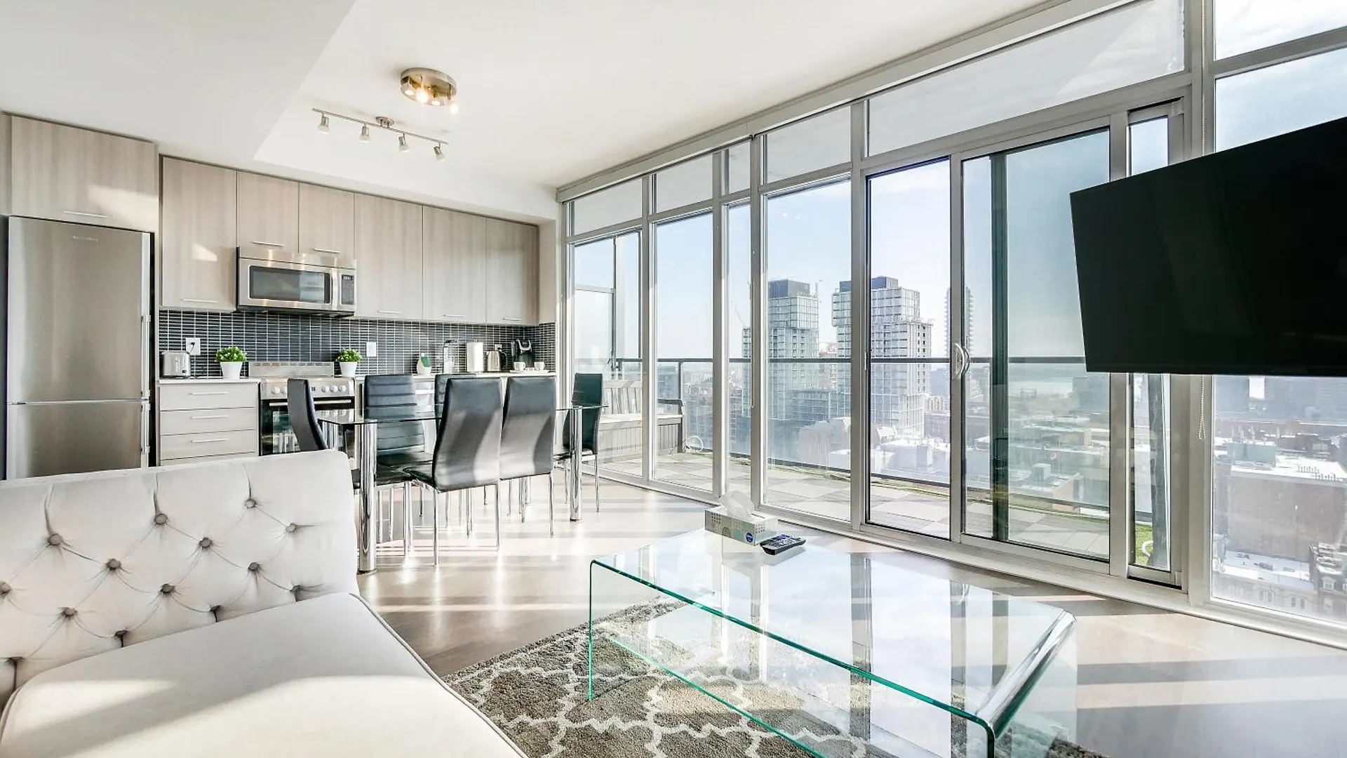 Epic 2Br Condo W/ Panoramic Cn Tower/City View Toronto Apartment