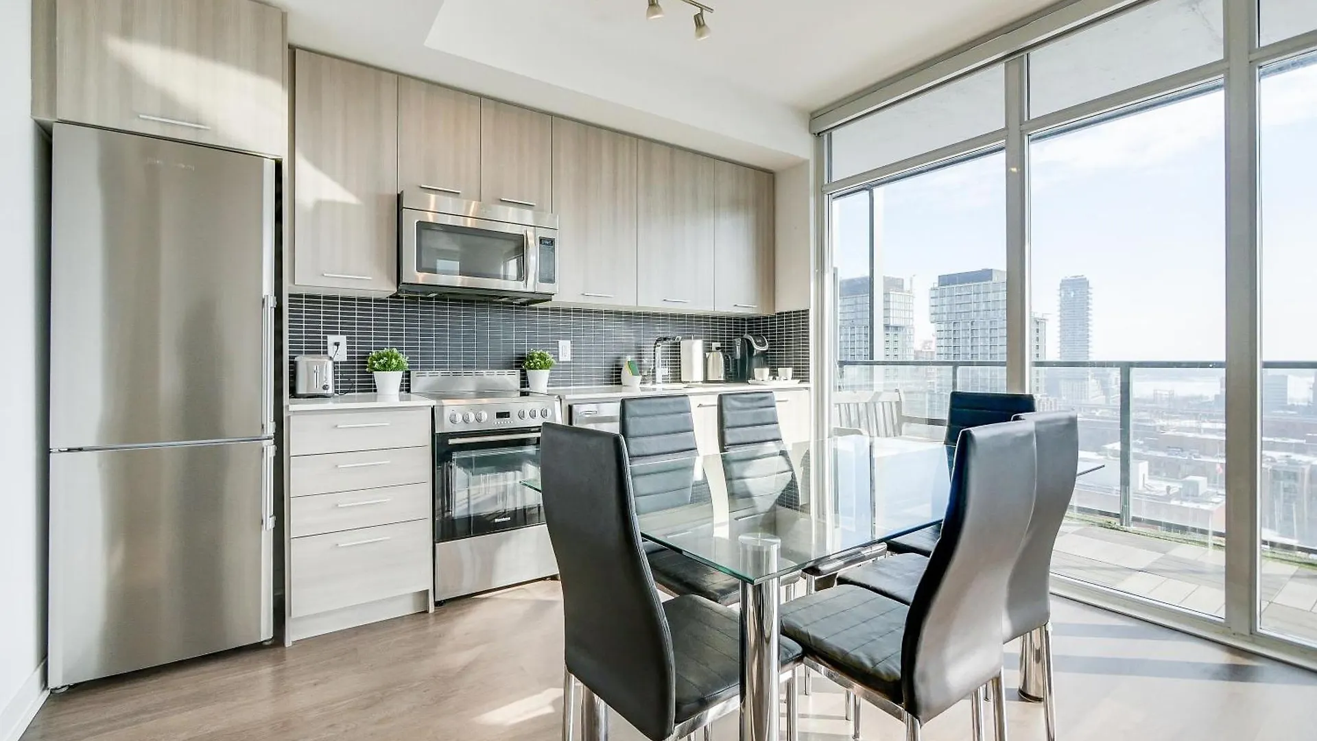 Epic 2Br Condo W/ Panoramic Cn Tower/City View Toronto Apartment